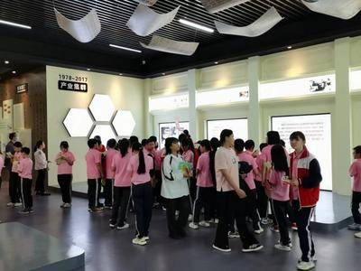 安平第五实验小学参观丝网展览馆开展红色研学活动